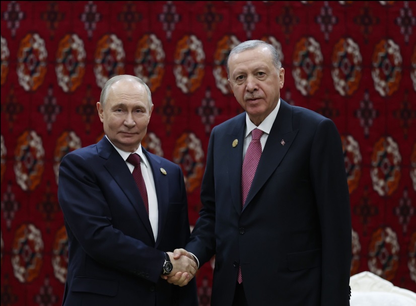 Erdoğan and Putin Hold In-Depth Talks in Turkmenistan