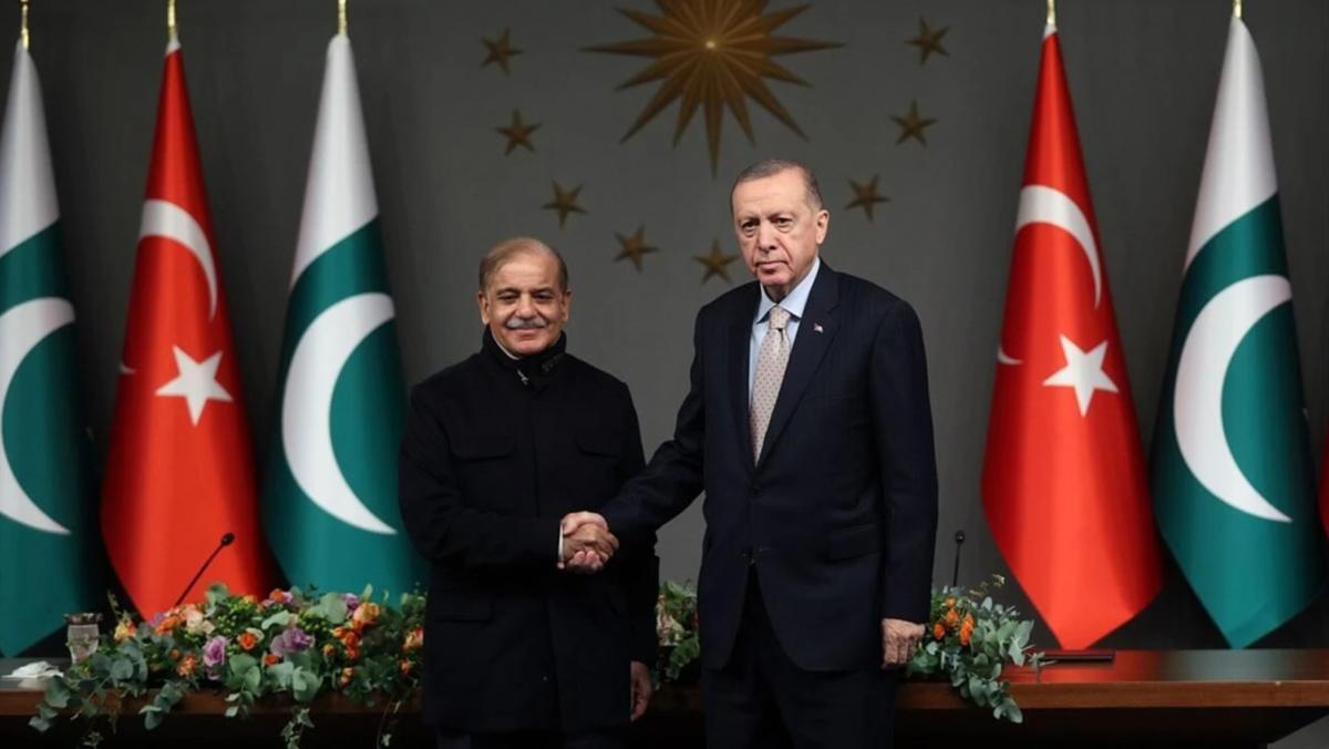 Erdoğan and Pakistan's Sharif Discuss Afghanistan, Middle East in Phone Call