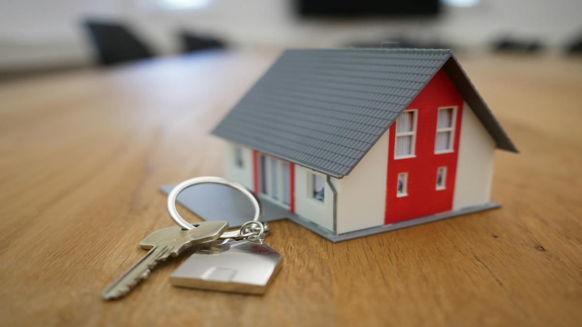 Foreign Property Boom Triggers Backlash as Greece’s Housing Crisis Deepens