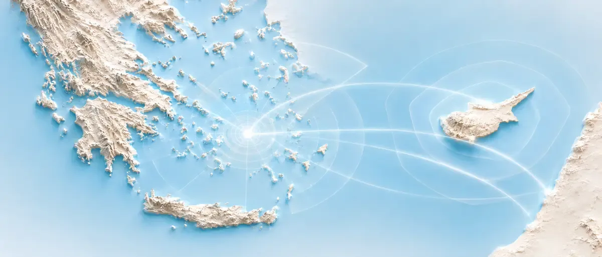 Stylized map of the Aegean and Cyprus with air defense coverage arcs linking Greece to the Eastern Mediterranean