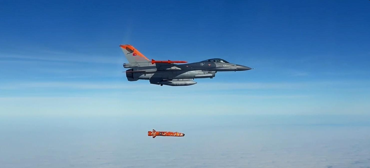 Türkiye's SOM-J Cruise Missile Completes Live-Warhead Test, Serial Production to Begin