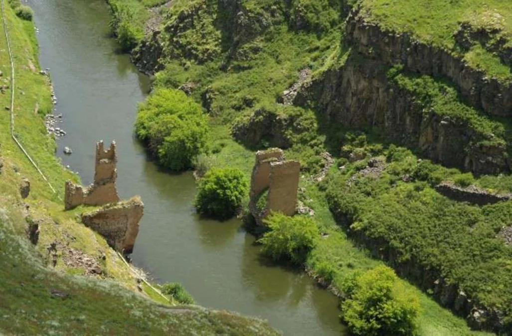 Türkiye Says Armenia Border Nearly Ready as Rail and Ani Bridge Talks Advance